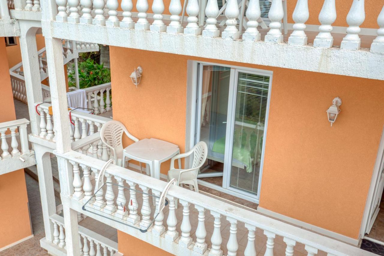 Apartmani Bronhi Sutomore Exterior photo